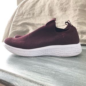 Avia Burgundy Tennis Shoe